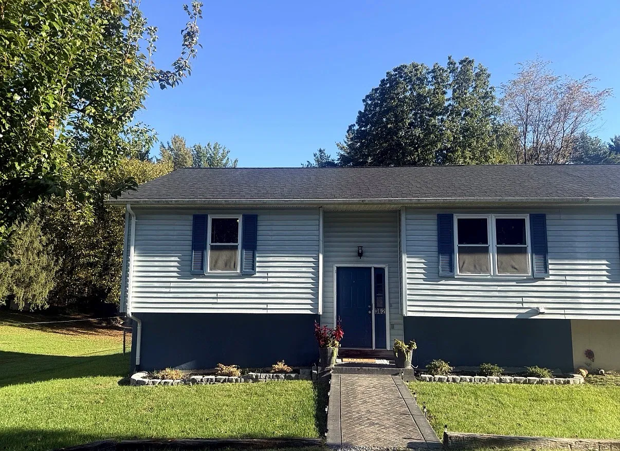 3 bed, 1960 sqft, $2,200 — Photo 1
