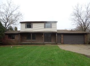 759 W Davison Lake Rd, Oxford, MI 48371