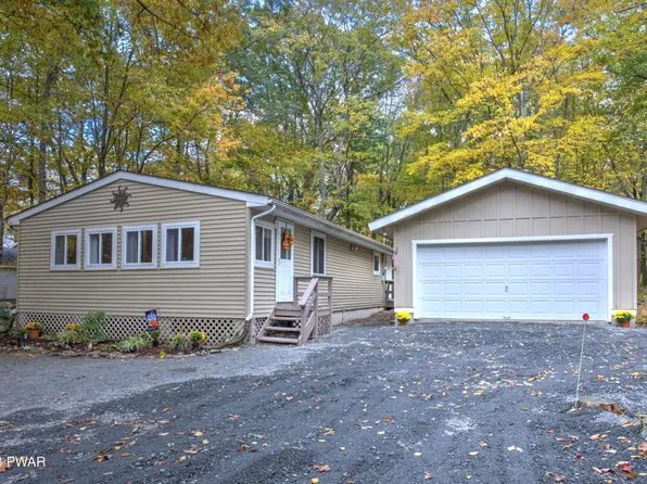 123 Pommel Dr, Hawley, PA 18428
