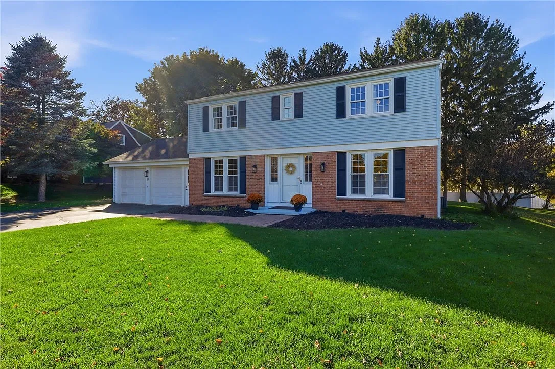 5 bed, 2.5 bath, 2490 sqft, $4,000 — Photo 3