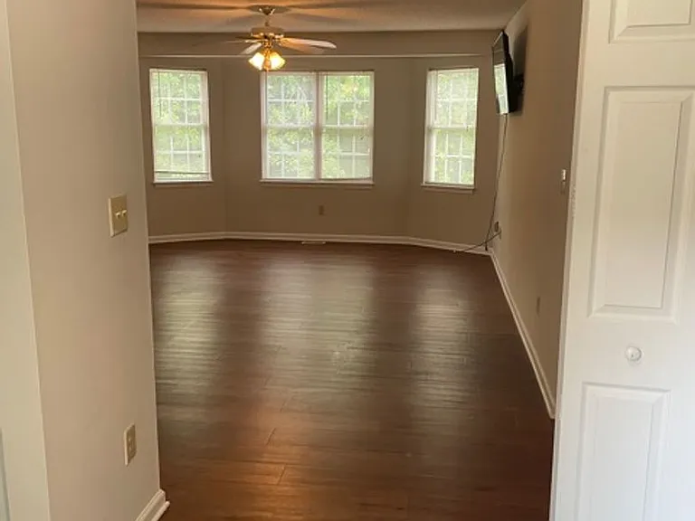 College Town Place — Photo 16