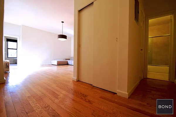 Rented by Bond New York | media 55