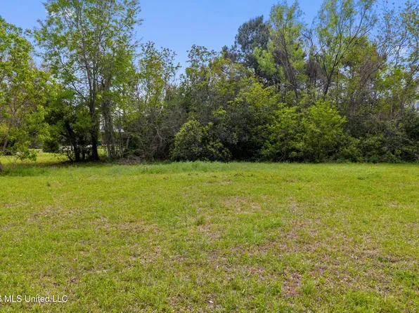 Sears Ave, Waveland, MS 39576