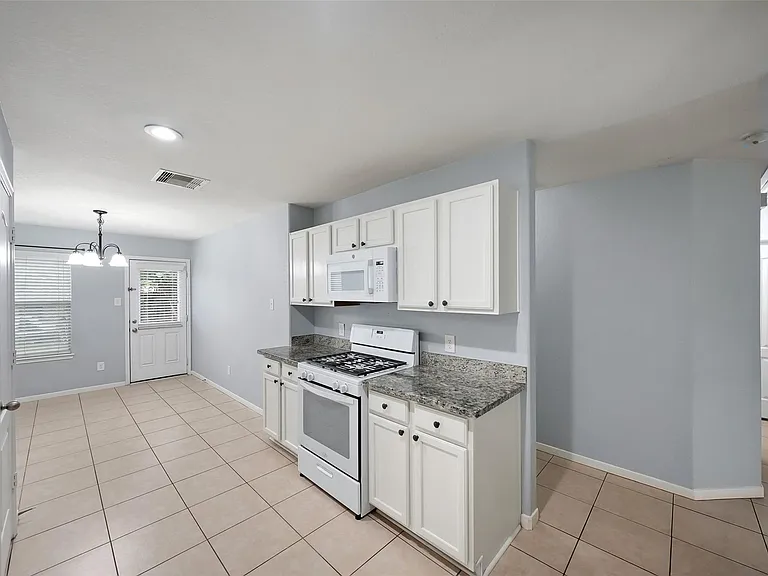 4513 Clemwood Ln — Photo 11