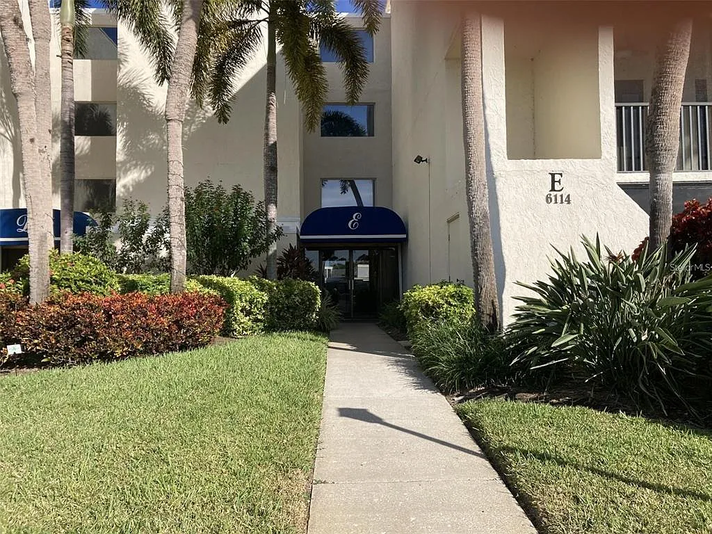 2 bed, 2.0 bath, 1178 sqft, $2,400 — Photo 2