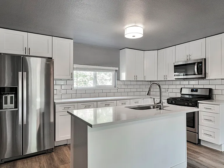 5231 Julian St — Photo 4