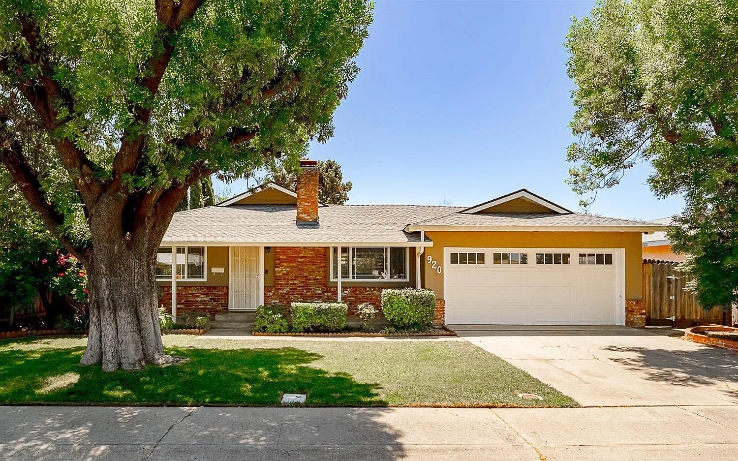 920 Pasadena Ln photo 1