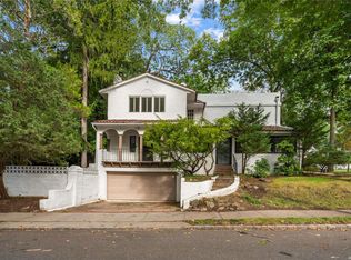 141 Baker Hill Rd, Great Neck, NY 11023