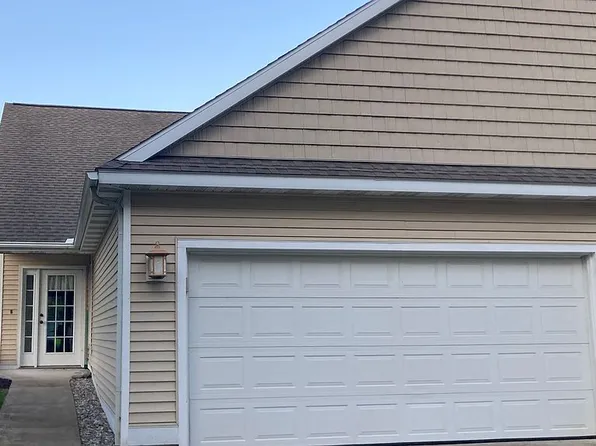17644 Dustin Dr, Spring Lake, MI 49456