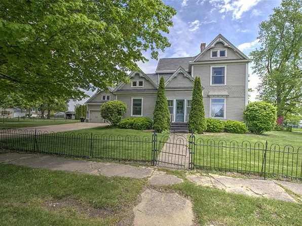 200 N Pine St, Maroa, IL 61756