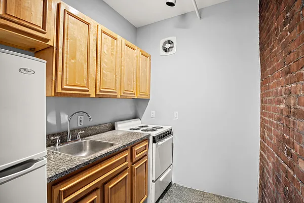 Rented by Cooper & Cooper Real Estate | media 8