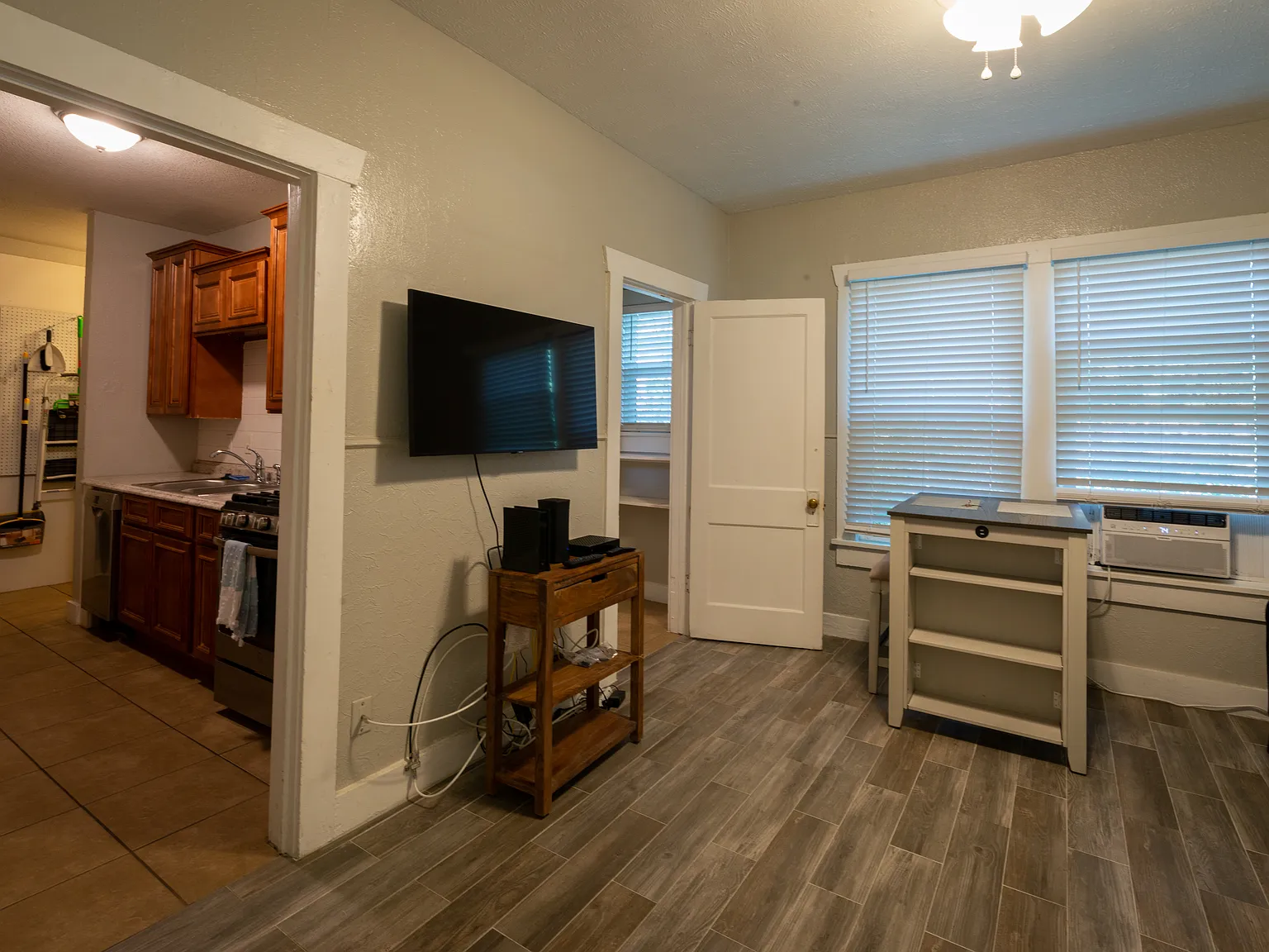 1211 Jerome St — Photo 3