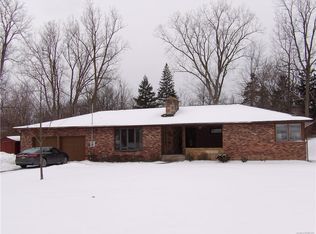 4910 Meadowbrook Rd, Williamsville, NY 14221