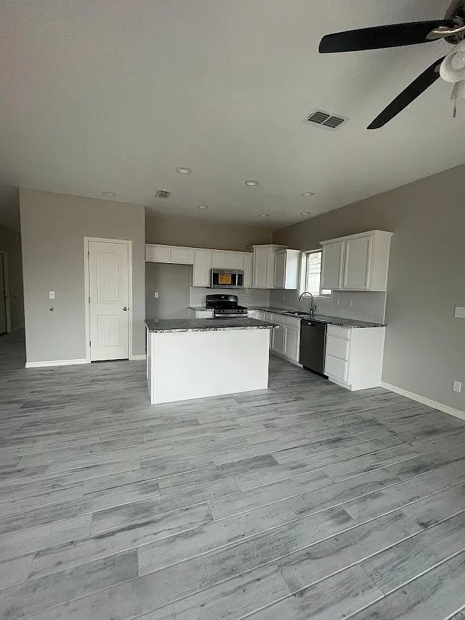 3 bed, 1472 sqft, $1,850 — Photo 3