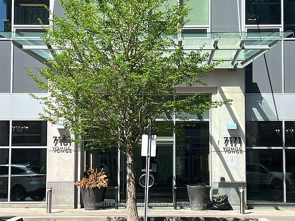 4th image of 7161 Yonge St #429