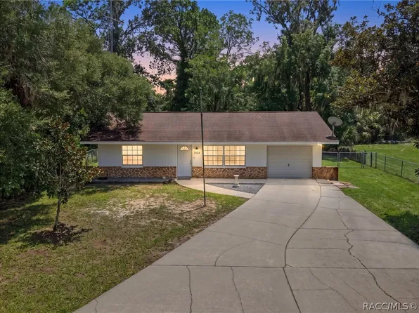 7022 W Crestview Ln, Crystal River, FL 34429