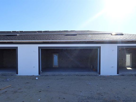 5th image of 414 Lady Palm St