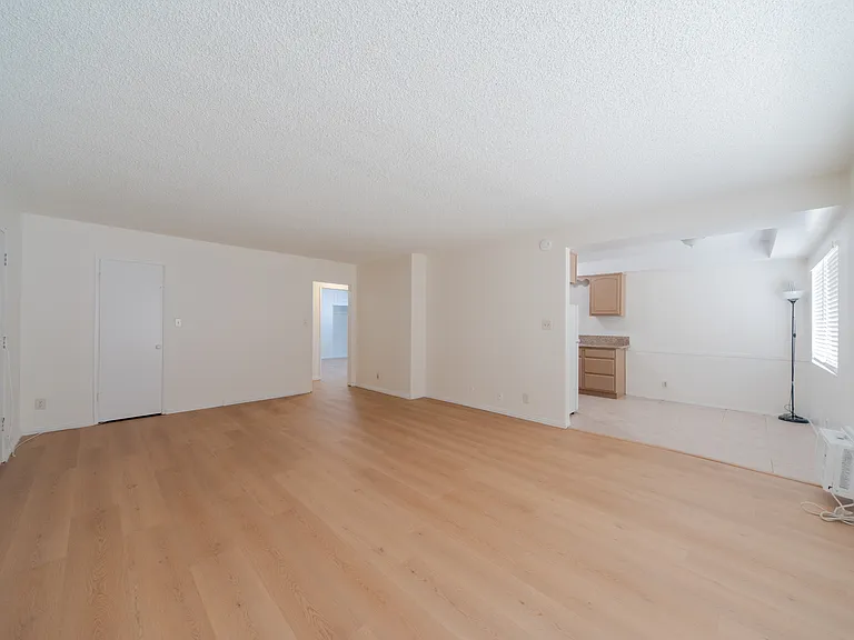 429 N Chapel Ave — Photo 5