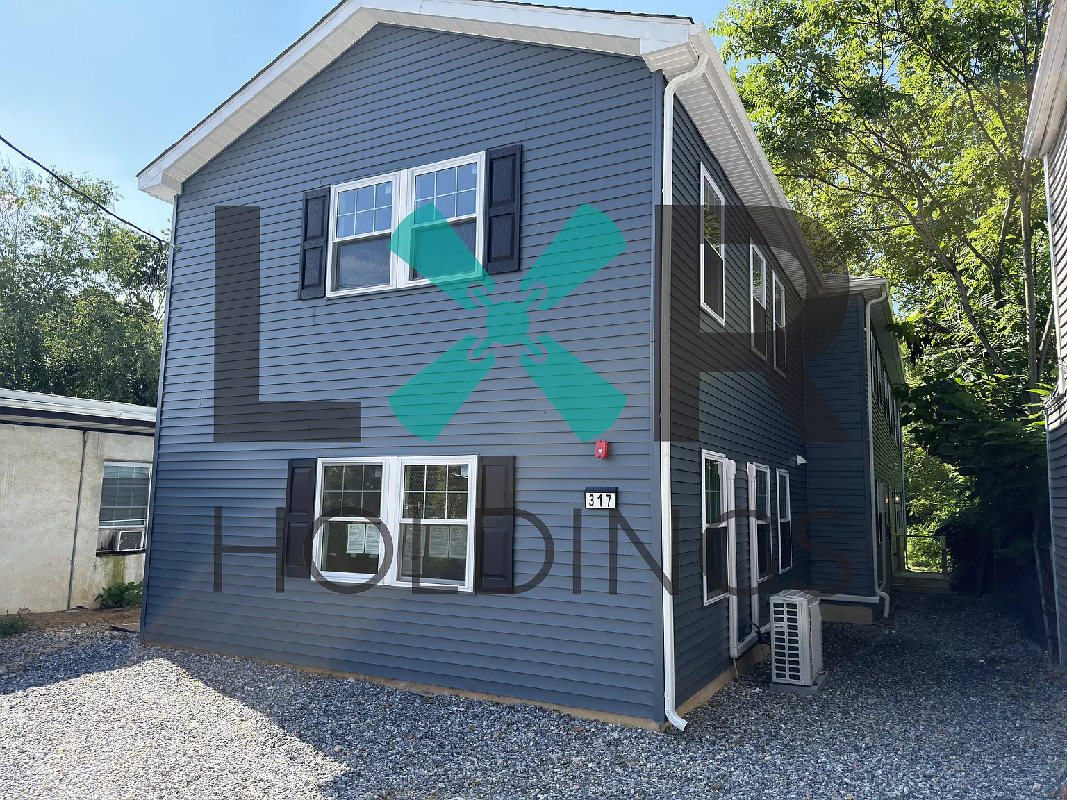 317 E Broad St — Photo 2