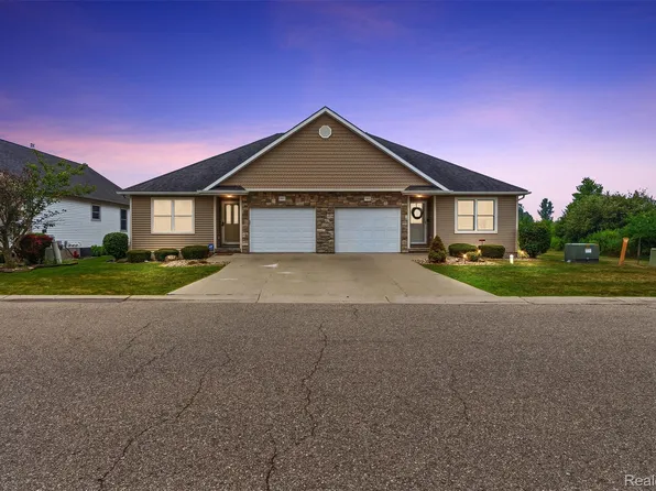 7027 Stratford Ln, Flushing, MI 48433