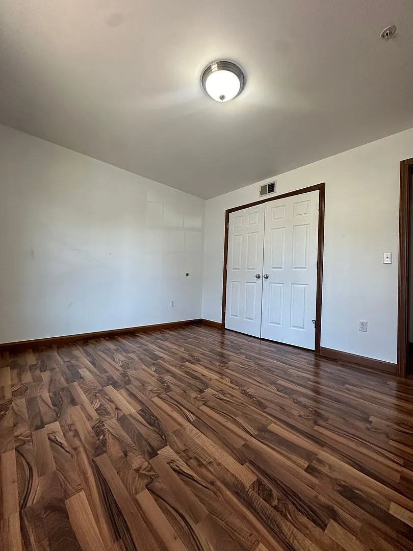 Beautiful Apartment Near Campus — Photo 4