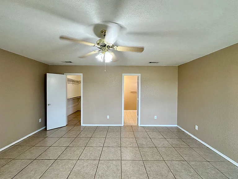 4404 Waterside Dr — Photo 16