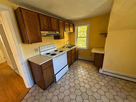 5th image of 685 South St #B