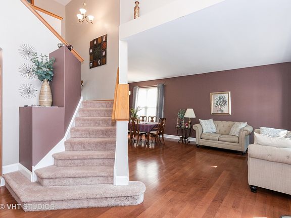 2nd image of 475 Ashbrook Ln