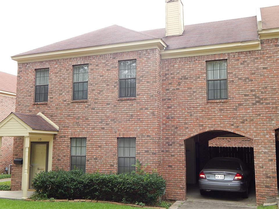 Front of townhouse from 4th St - HOA pays for lawn care and