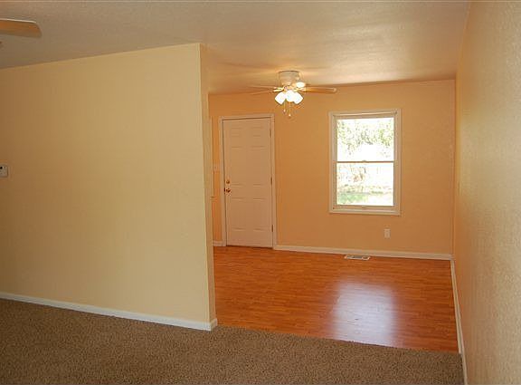 4th image of 17 Sunset Dr