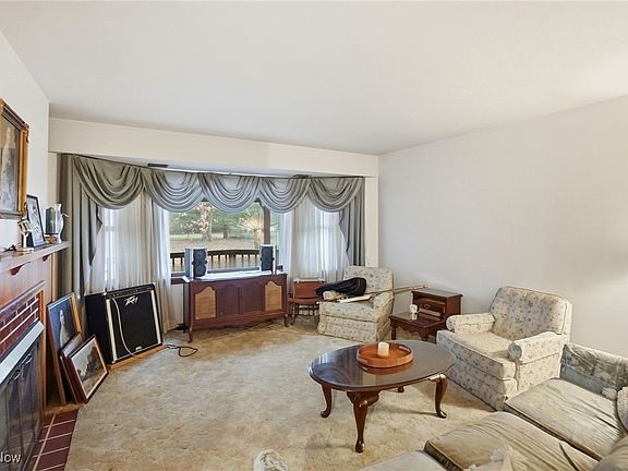4th image of 731 Grafton Ave