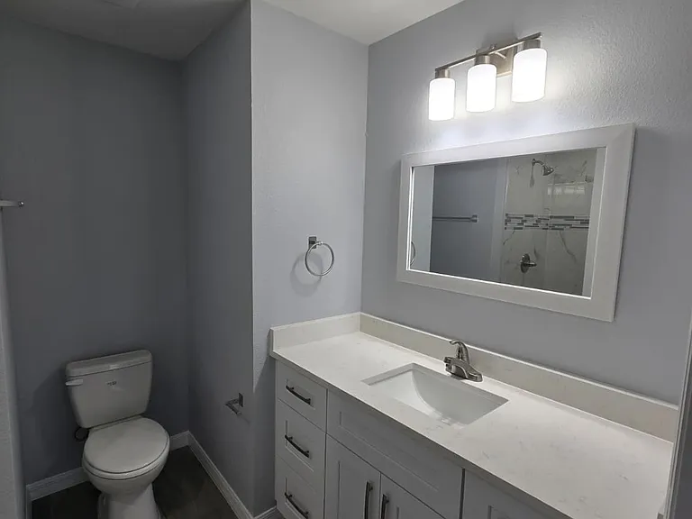 5315 NW 8th Pl — Photo 17