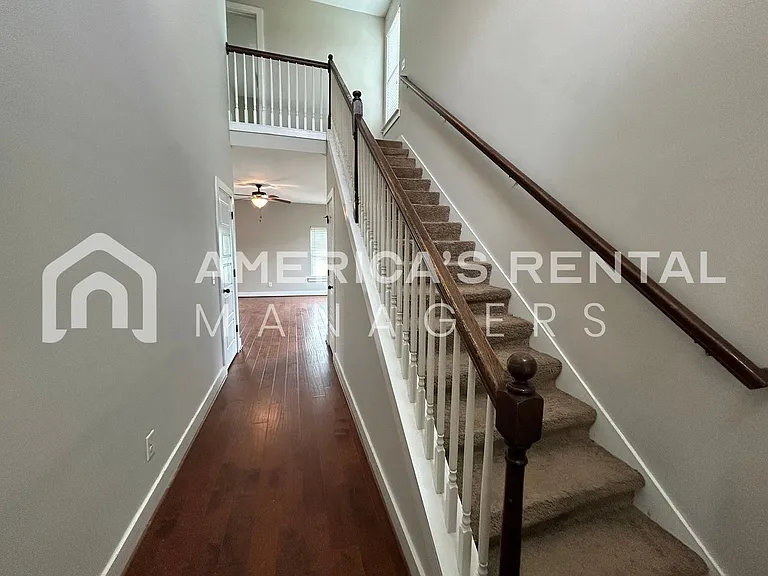 300 Oakwell Cir — Photo 4