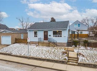 1124 Dunsmure Rd, Hamilton, ON L8H 1K5