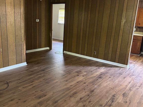 4th image of 913 Story Ave #913