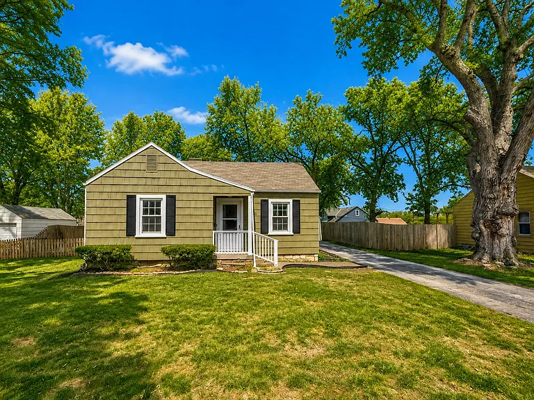 12759 Circle Dr — Photo 1