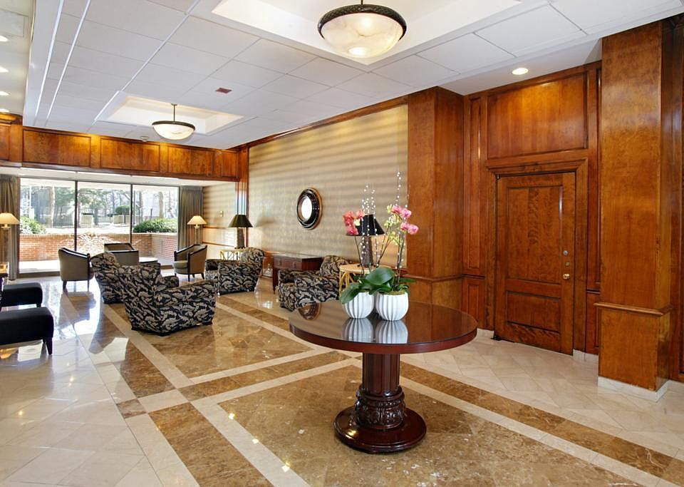 2nd image of 9 Hawthorne Pl APT 12O