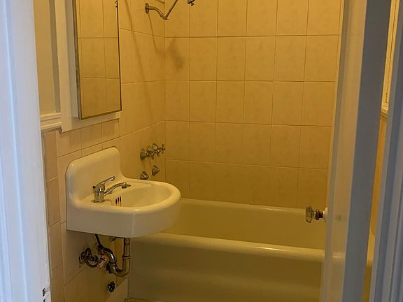4th image of 115 Gough St APT 24