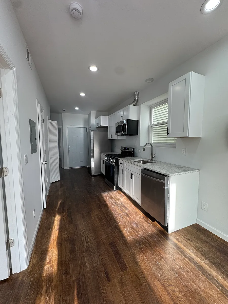 Building Photo - 196 Malvern St #2