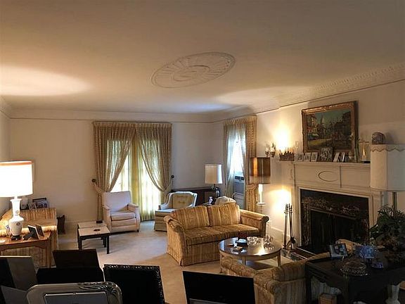 4th image of 1121 Woodlawn Park Dr