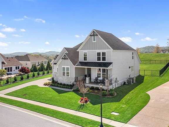 4th image of 1009 Lawson Ln