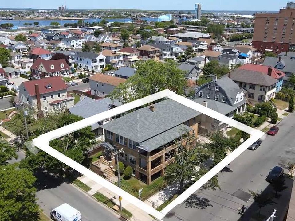 1st image of 454 Magnolia Blvd