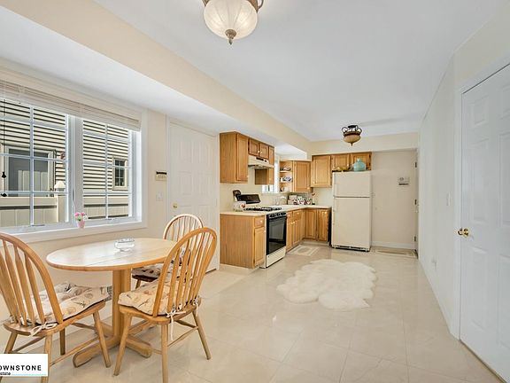 4th image of 16 Monterey Ave