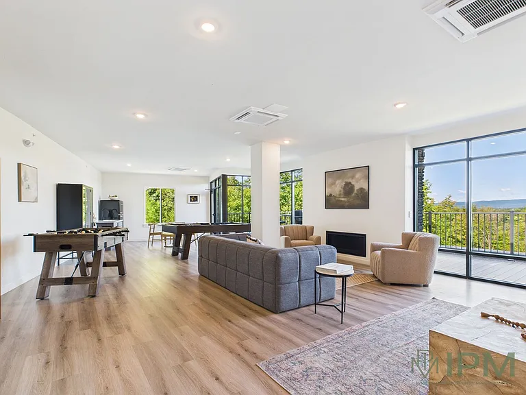 The Flats at Hampden — Photo 42