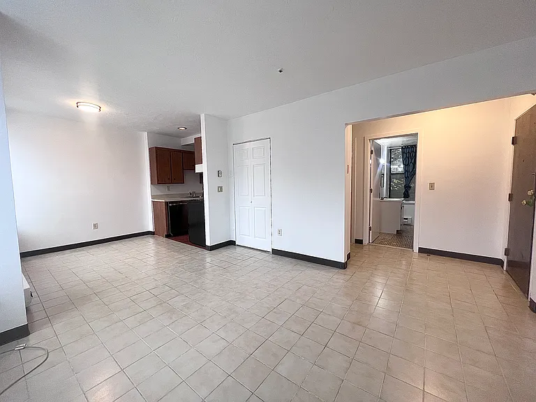 1 Cypress Rd #102 — Photo 4