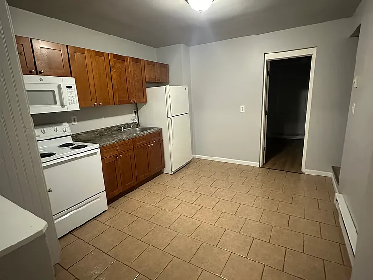 Eat -in kitchen