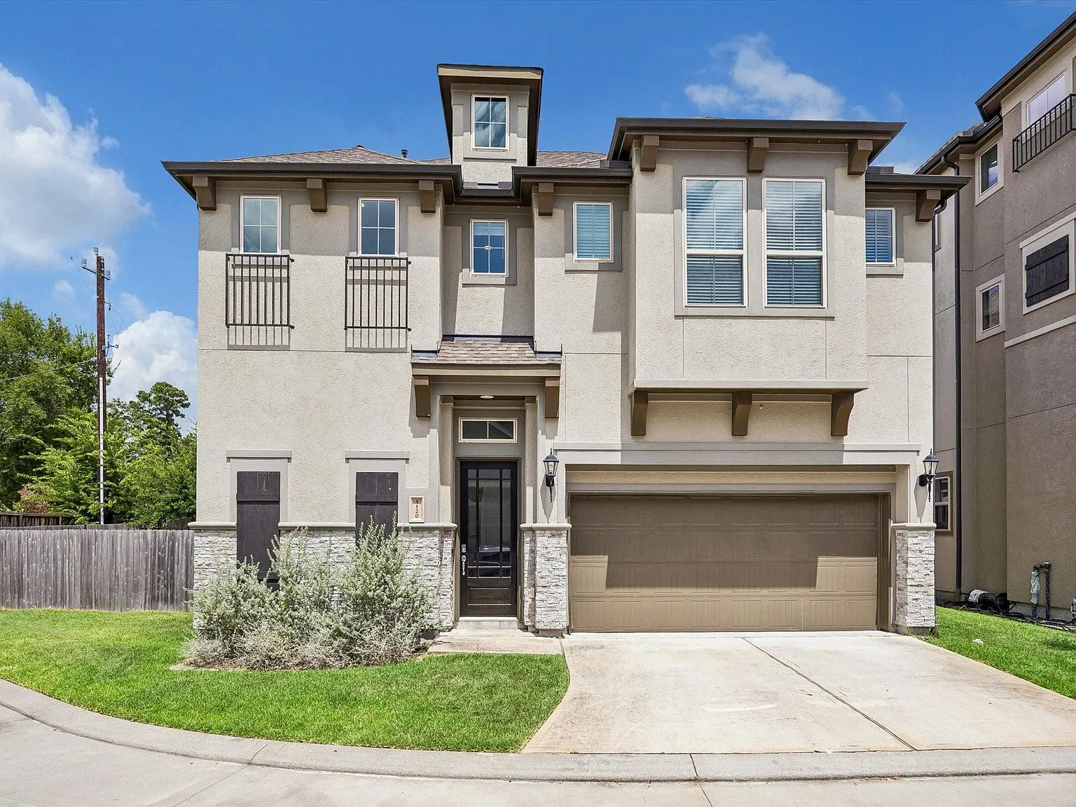 3 bed, 3.5 bath, 2554 sqft, $3,450 — Photo 1