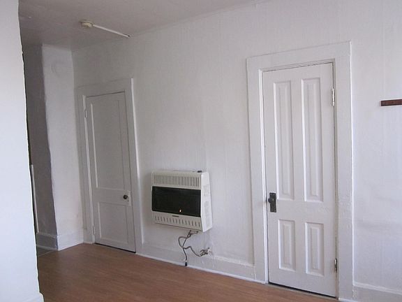 2nd image of 3113 N Hoyne Ave