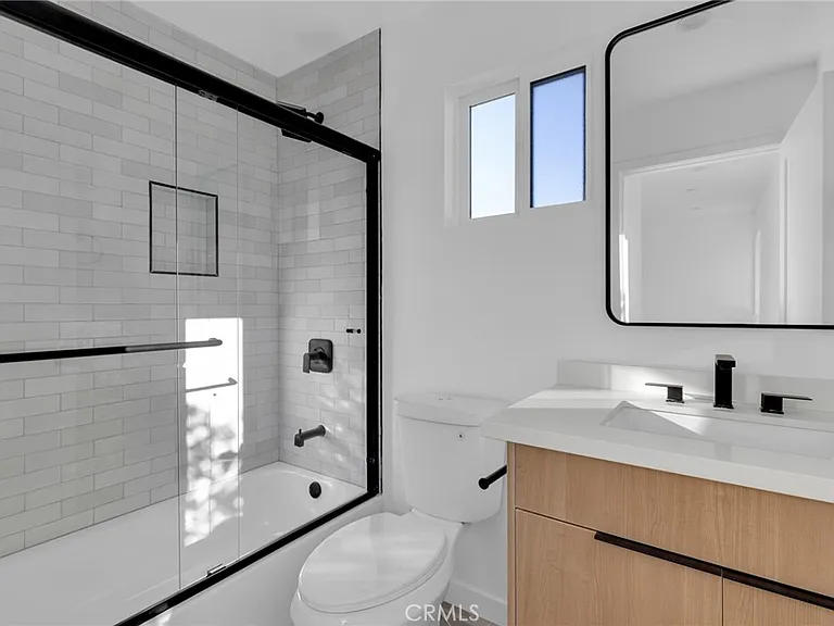 1736 Carmona Ave #A — Photo 4