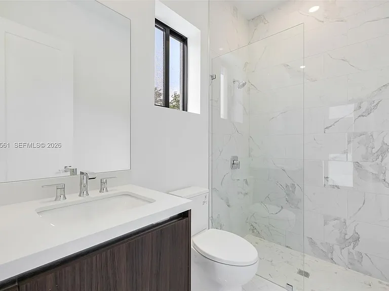 19749 NE 16th Pl — Photo 28